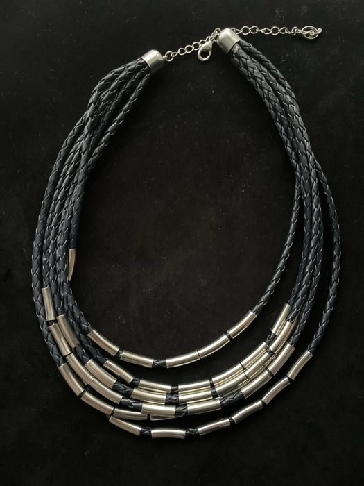 Naszyjnik boho, granatowy, wielowarstwowy, rzemyki plus blaszki