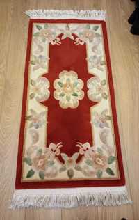 Wełniany piękny dywanik