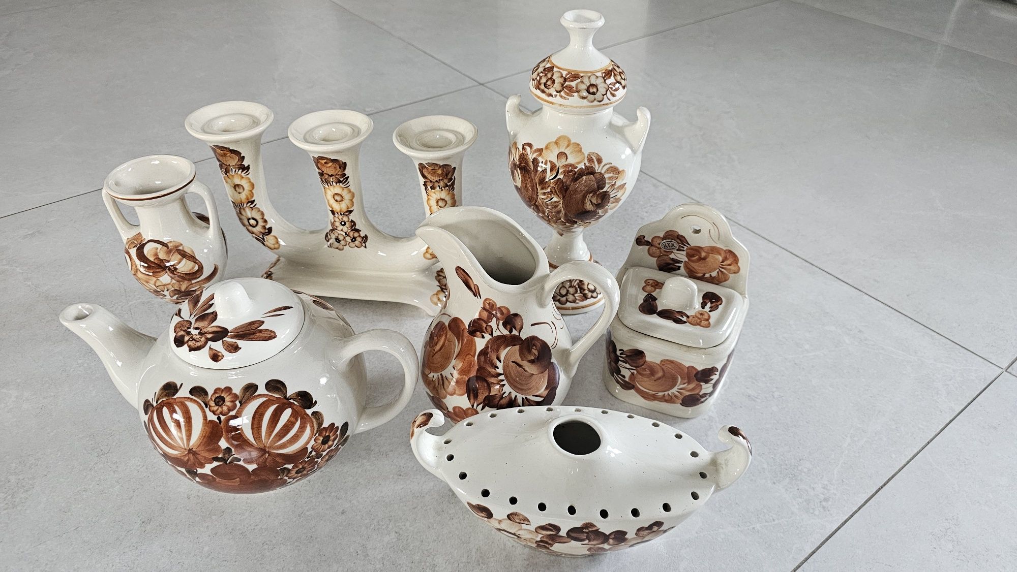 Zestaw ceramiczny PRL – 7 elementów, ręcznie malowany – styl rustykaln