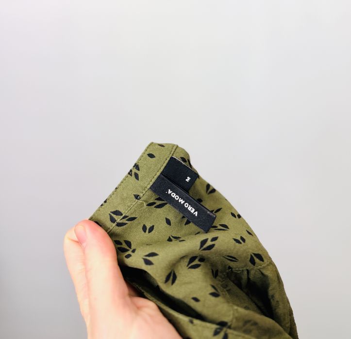 Oliwkowa bluzka z drobnym wzorem M 38 Vero Moda