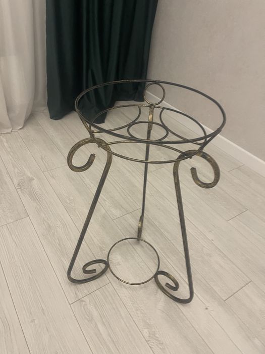 Подставка под цветок