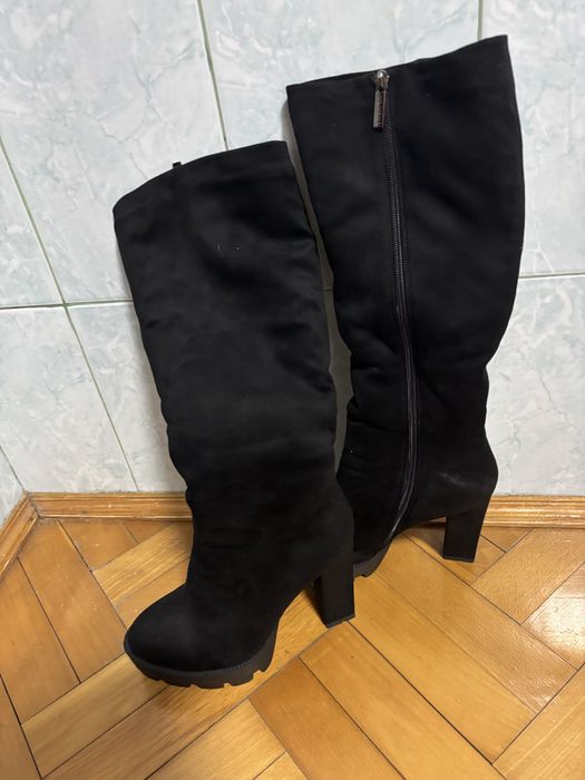 Чобітки на каблуку з замші в ідеальному стані