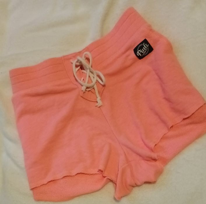 Spodenki firmy Victoria's Secret- VS. Pink