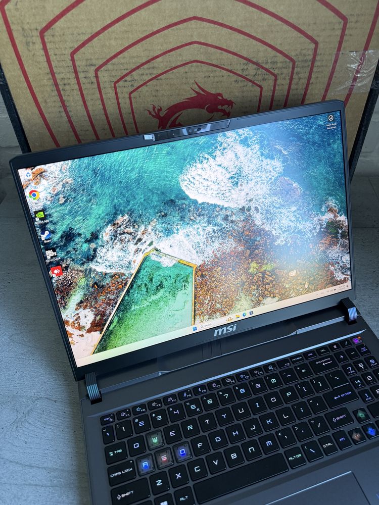 MSI 16' 2.5K 240hz, i9-14900HX, RTX 4070, 32GB RAM, SSD 2TB