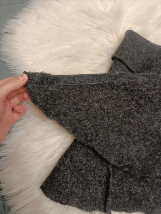 Komin szal na szyję ramiona czarny grafitowy przypomina wełnę