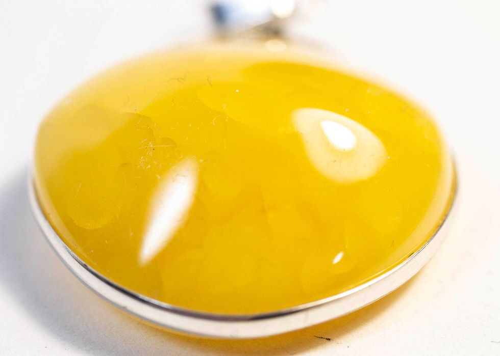 Wisiorek  z bursztynu