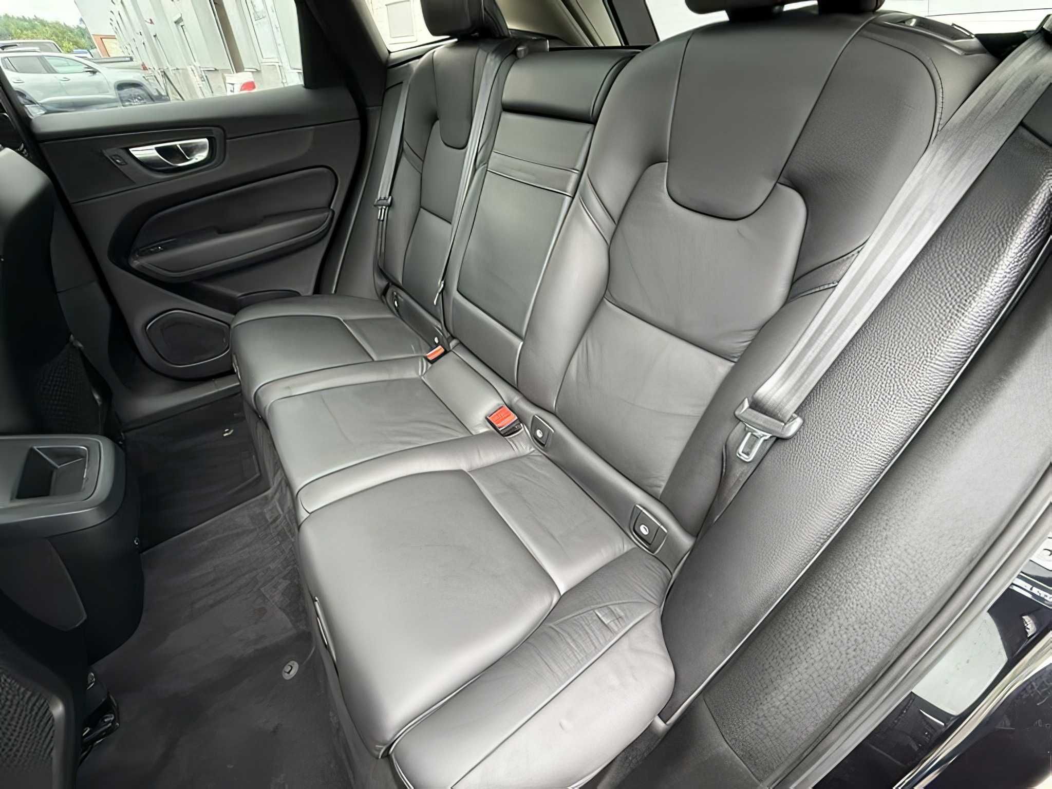 2020 Volvo XC60 T5 Momentum