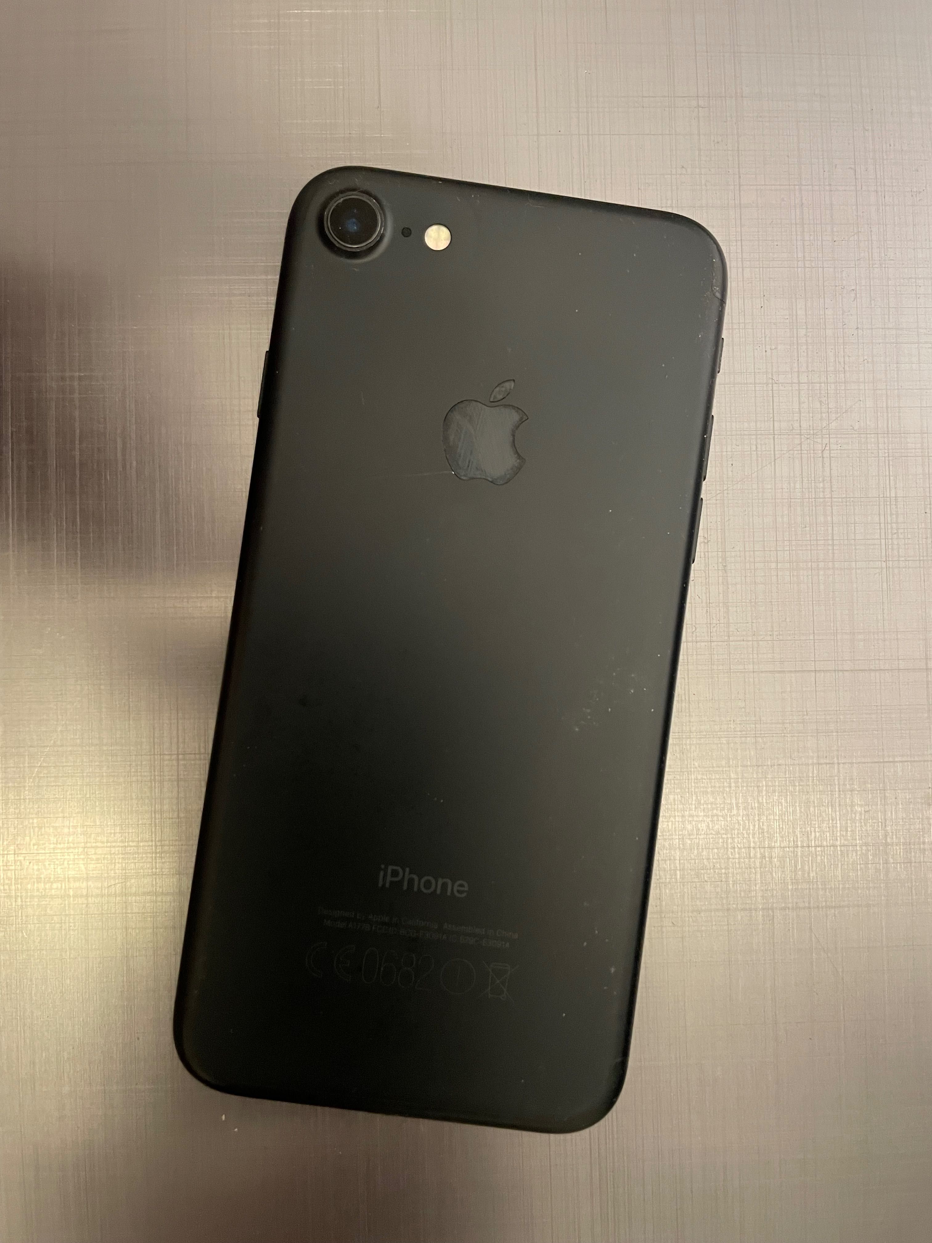 Apple iPhone 7 stan bdb nowa bateria