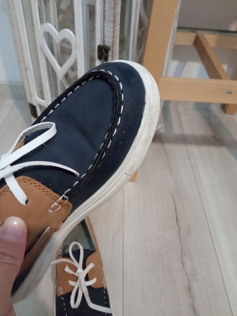 Buty halowe Reserved rozm 39 stan db