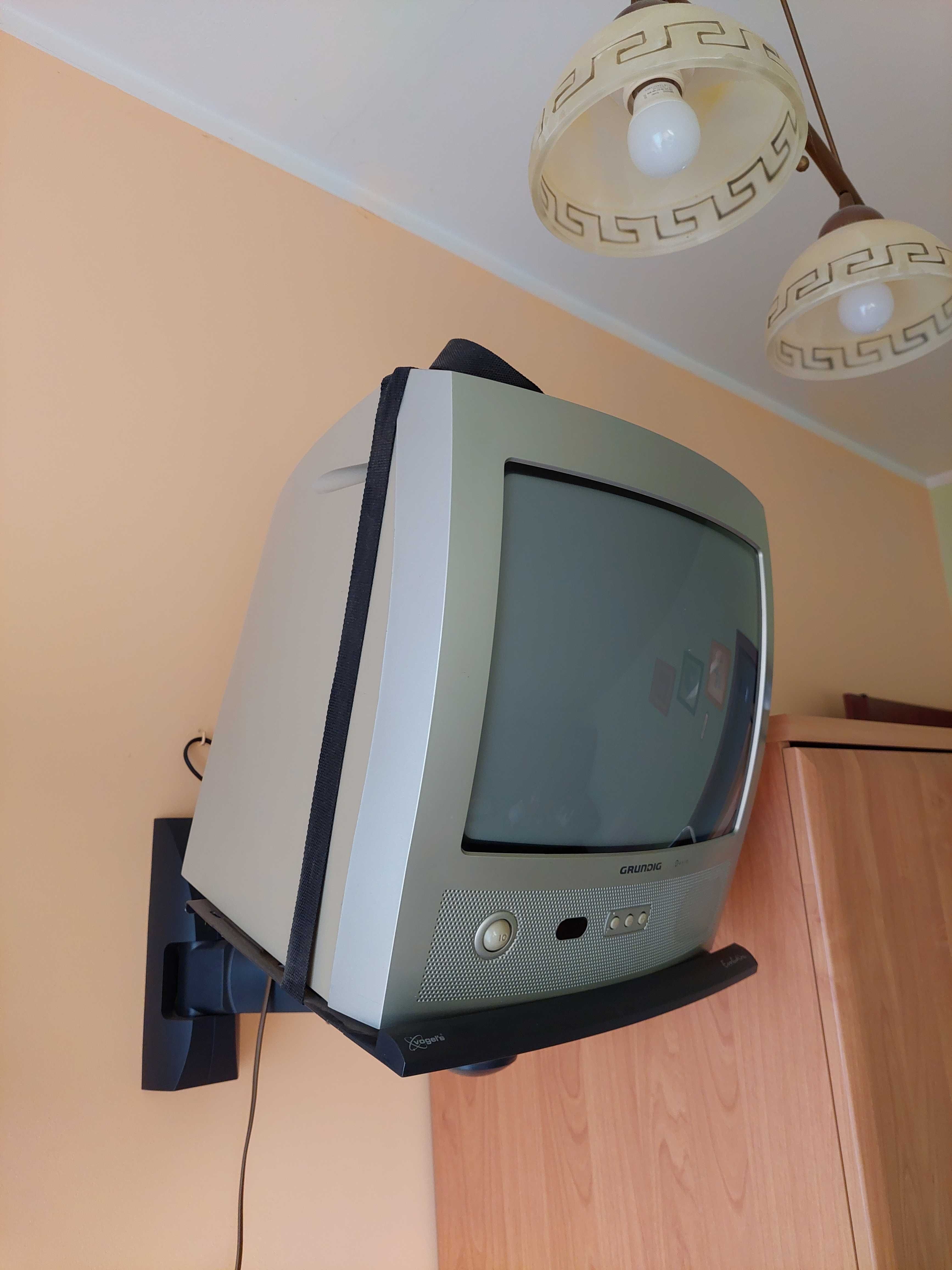 Telewizor kineskopowy Grundig Davio 37, 14 cali, używany z pilotem