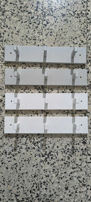Cabides Kubbis IKEA  com 3 ganchos ( branco e cinza claro)