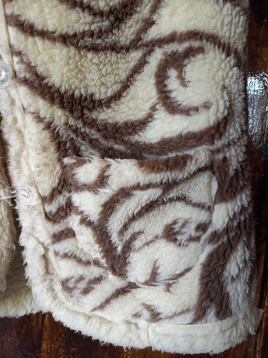 Продаются теплые жилетки из овчины