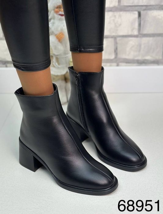 Жіночі шкіряні зимові черевики в кольорах