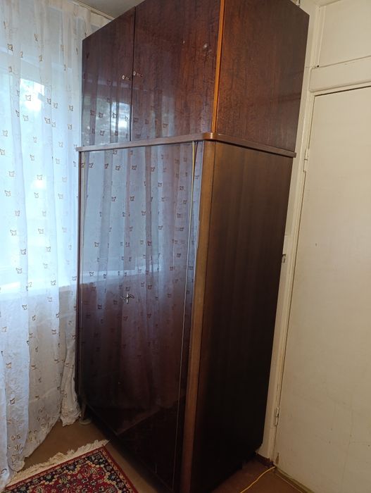 Шкаф с антресолью.