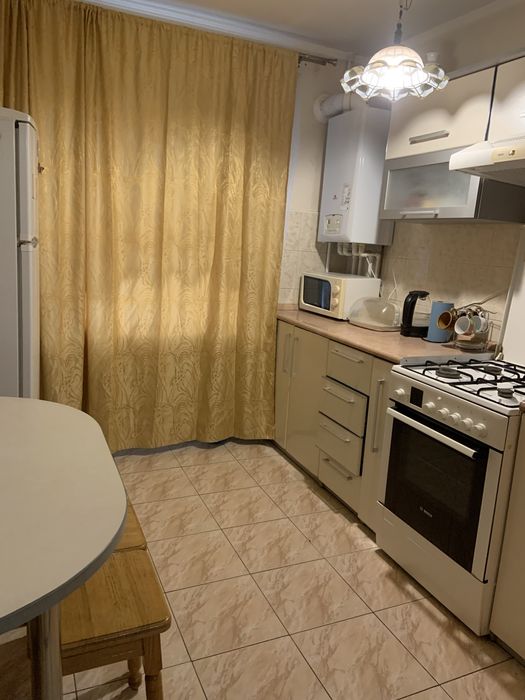 Подобово трикімнатна квартира, Документи,