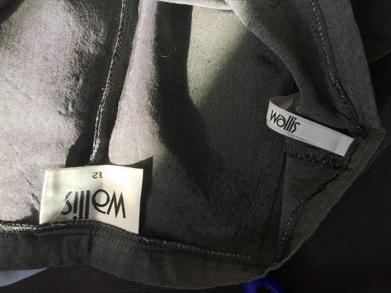 Серебристые летние тонкие брюки бананы из вискозы Wallis