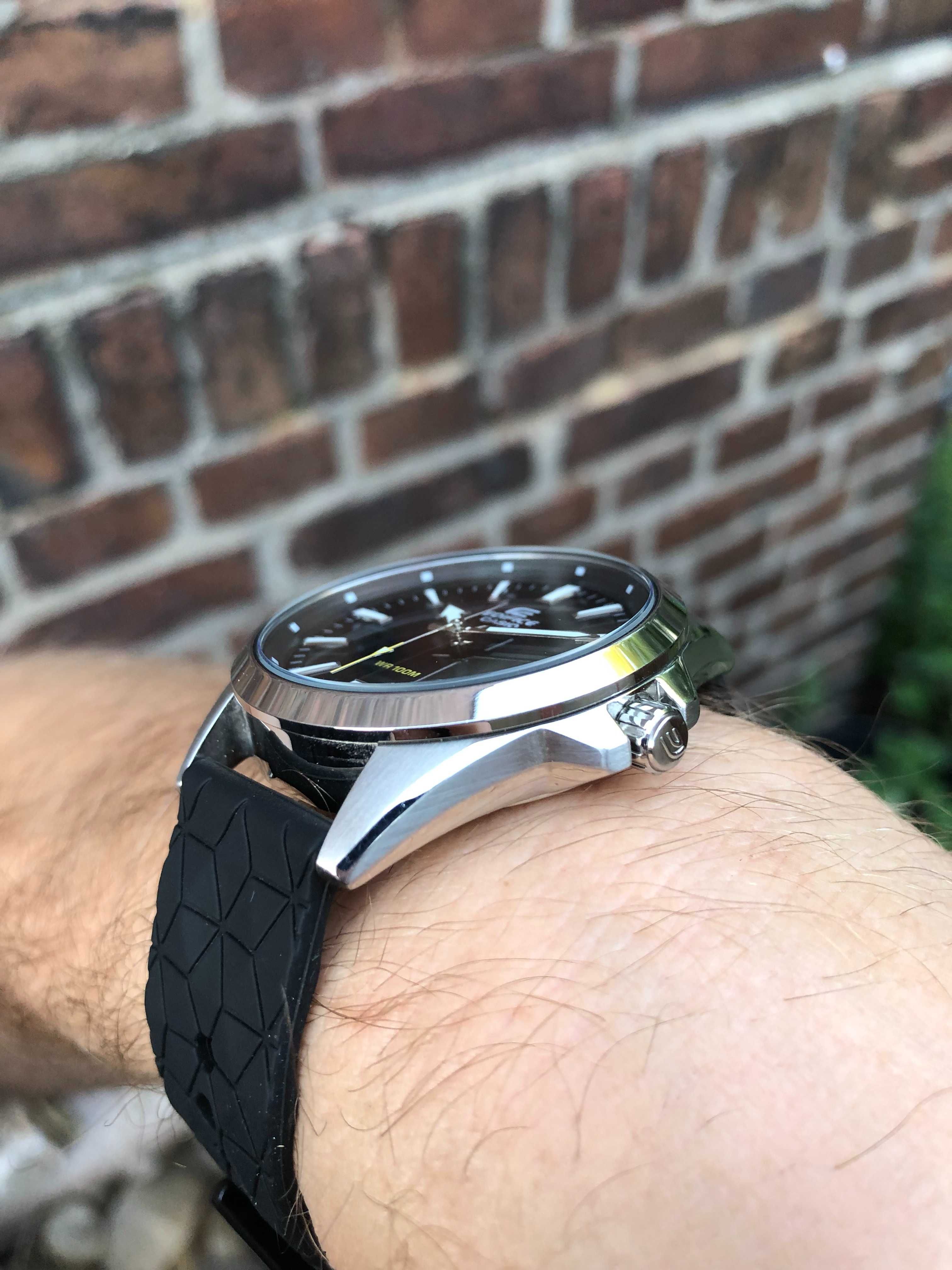 Zegarek Casio Edifice Momentum EFV-100  Zakręcana koronka WR 100m Duro