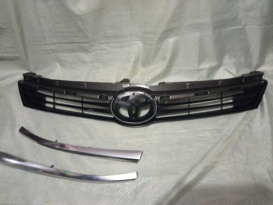 Накладка  решётка радиатора  Toyota Camry 53101-33510/20/11/21