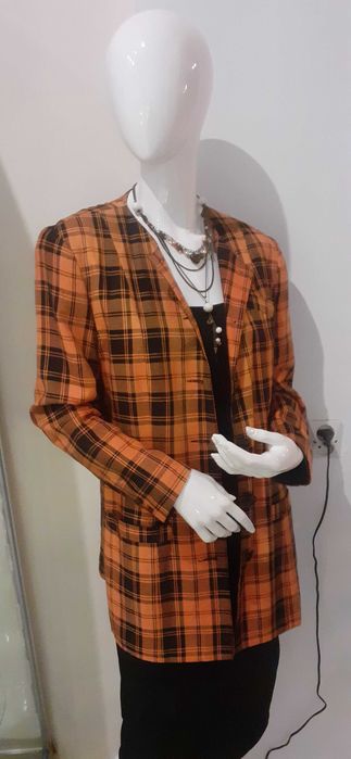 Wyposażenie sklepu z tanią odzieżą