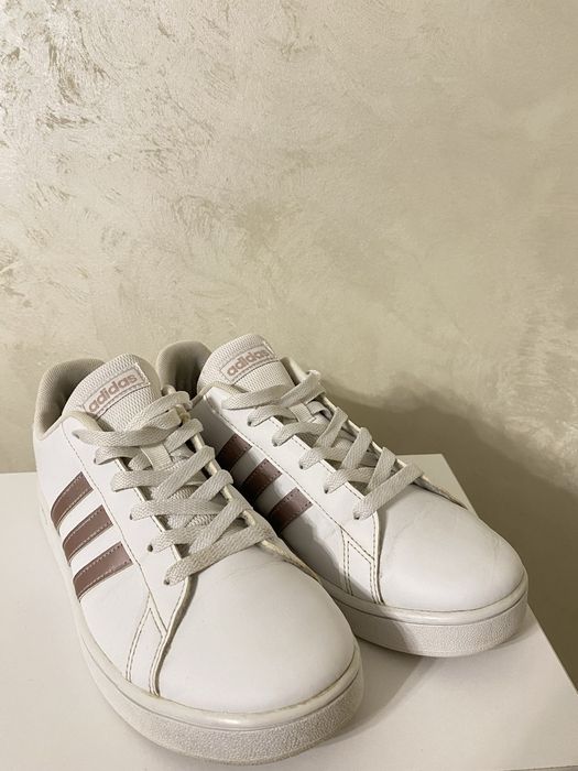 Жіночі кросівки Adidas Grand Court