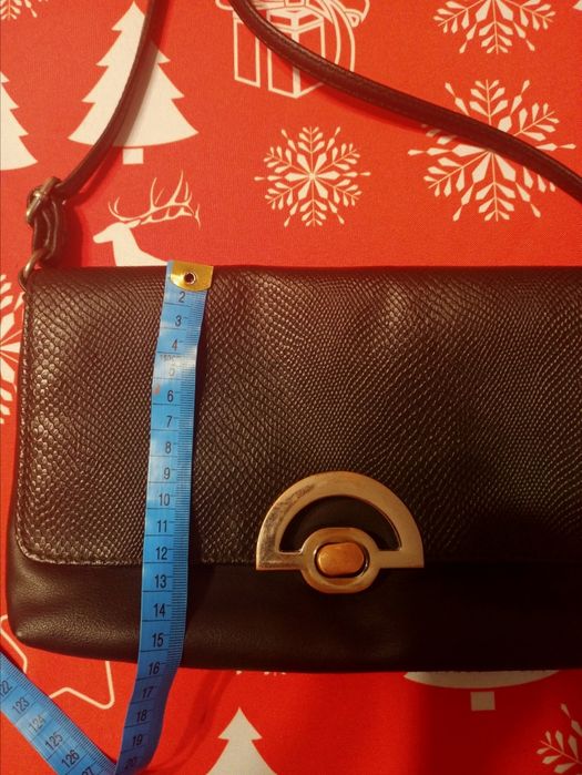 Torebka kopertówka na długim pasku