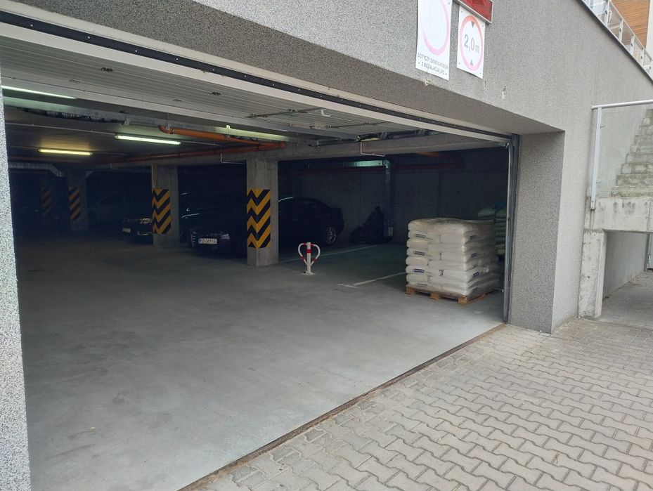 Miejsce parkingowe ul. Jasielska 12e  wynajem