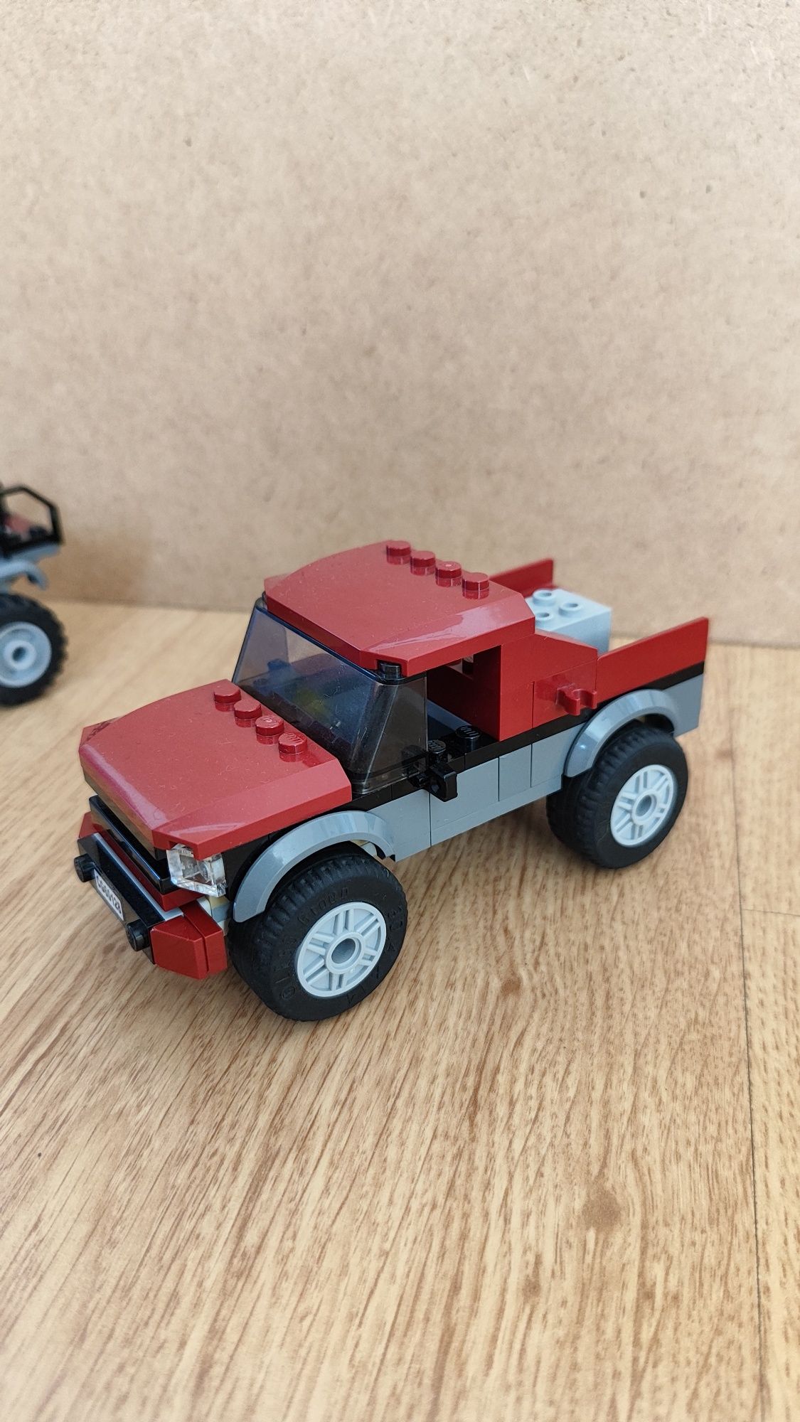 6 pojazdów z LEGO City 60174, 60128