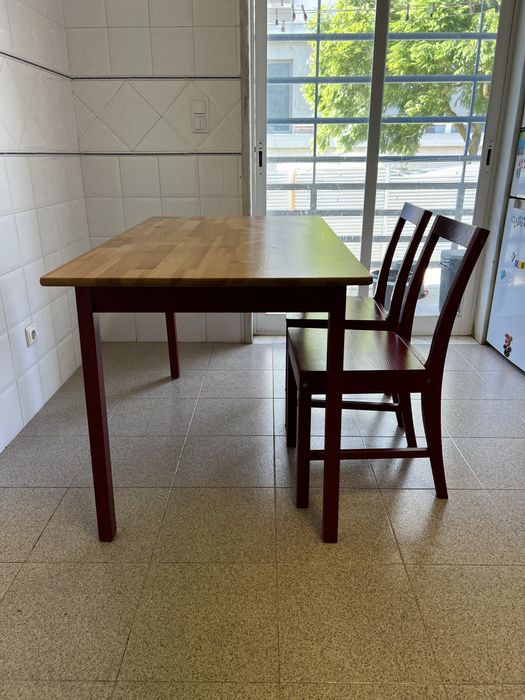 Mesa e 2 cadeiras