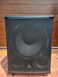 Subwoofer Behringer B1800HP – mocny bas, kółka + pokrowiec!