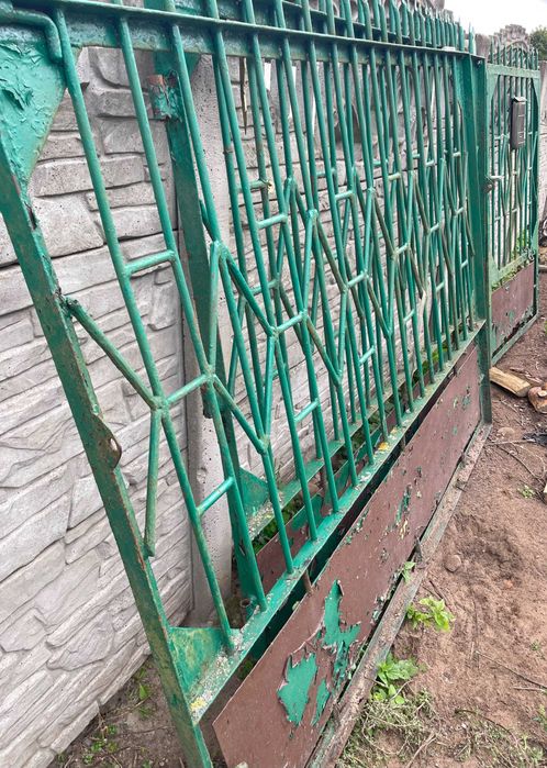 Metalowa brama dwuskrzydłowa + furtka (wysokość: 1,5m)