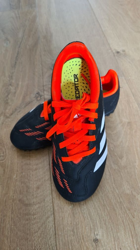 Turfy Adidas Predator, r 32