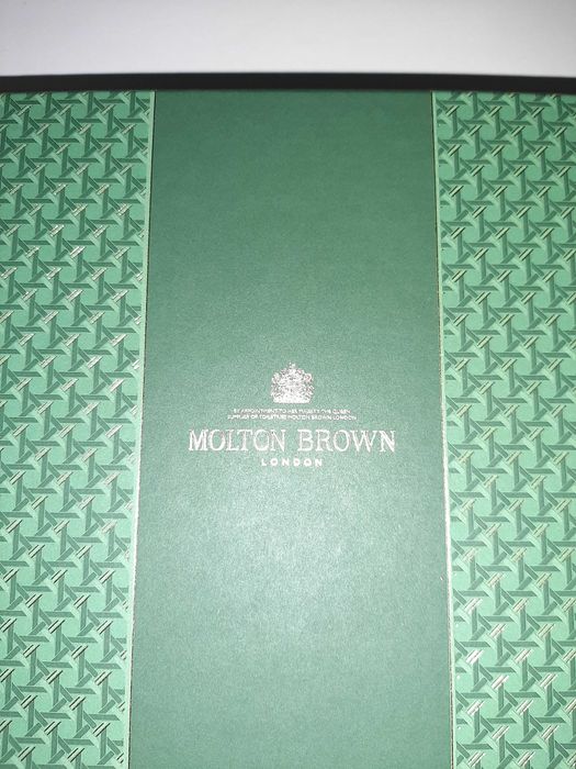 Molton Brown Showe Gel 300ml Black Pepper Bodyscrub Bar 250 g