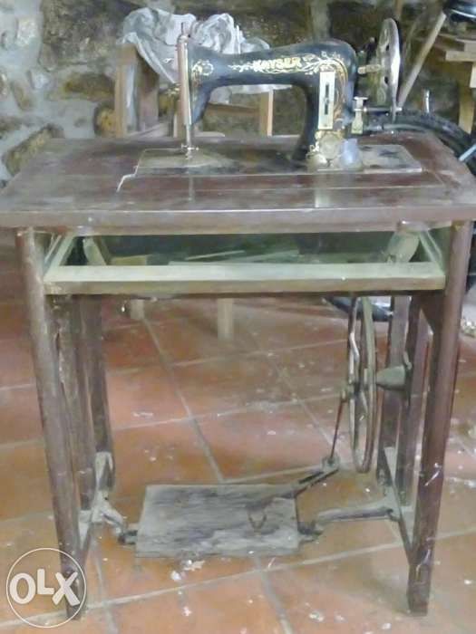 Maquina de costura antiga para decoracão,marca (kayser)