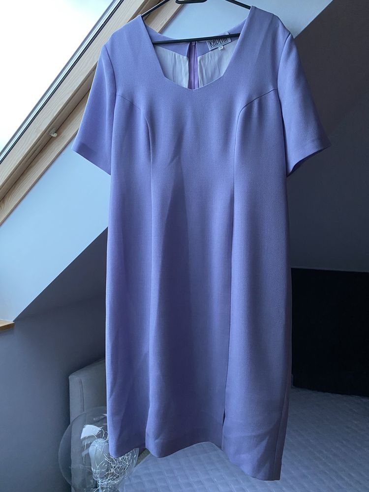 Liliowo-fioletowa sukienka z firmy Karena