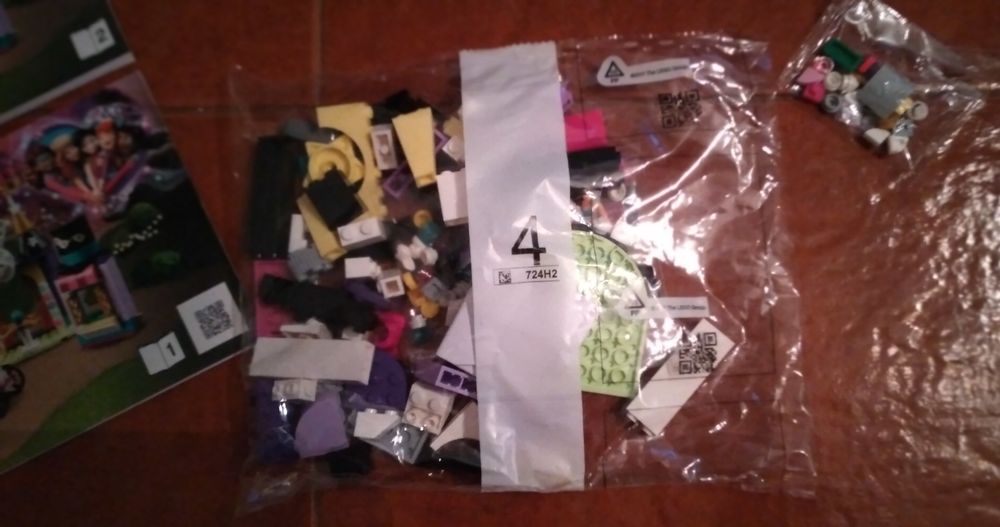 Bonecos Lego + Peças Lego (850g) + 10 Manuais Lego