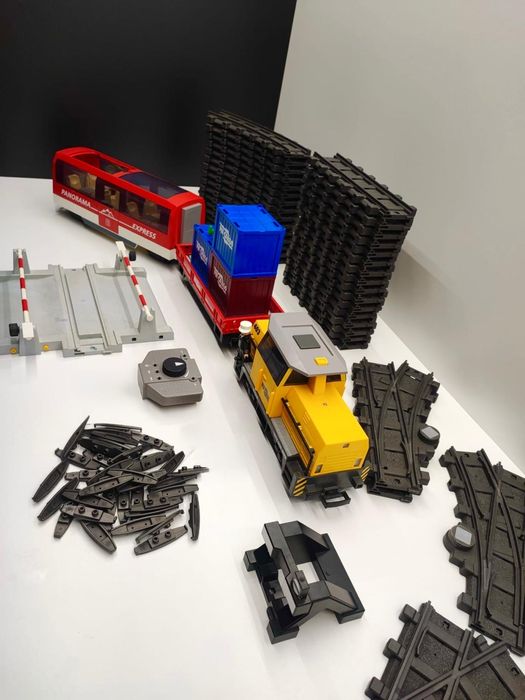 Unikat Playmobil, City Action, zdalnie sterowany pociąg towarowy ze św