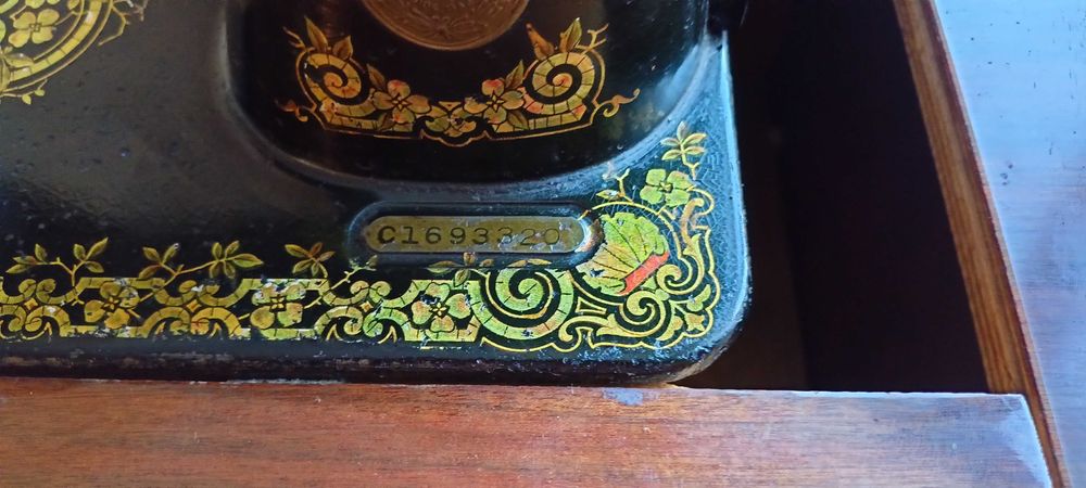 maszyna do szycia Singer z szafką, antyk