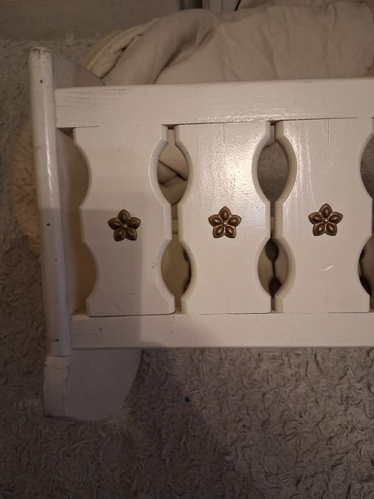 Kołyska dla lalek ręcznie robiona