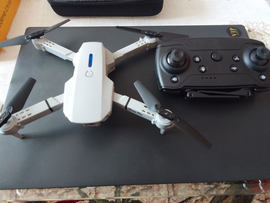 Квадрокоптер з дистанційним керуванням