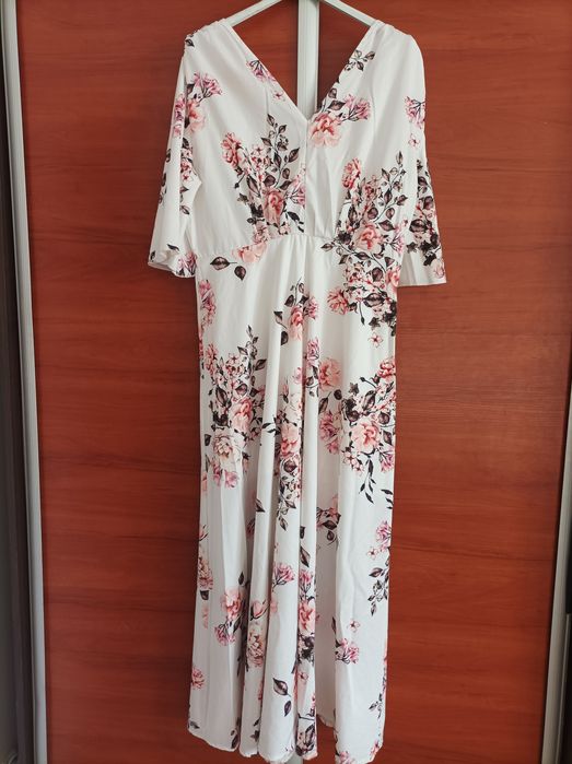 Sukienka w kwiaty elegancka, wesele
