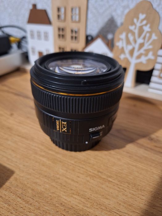 Об'єктив  Sigma AF 30mm f/1.4 EX