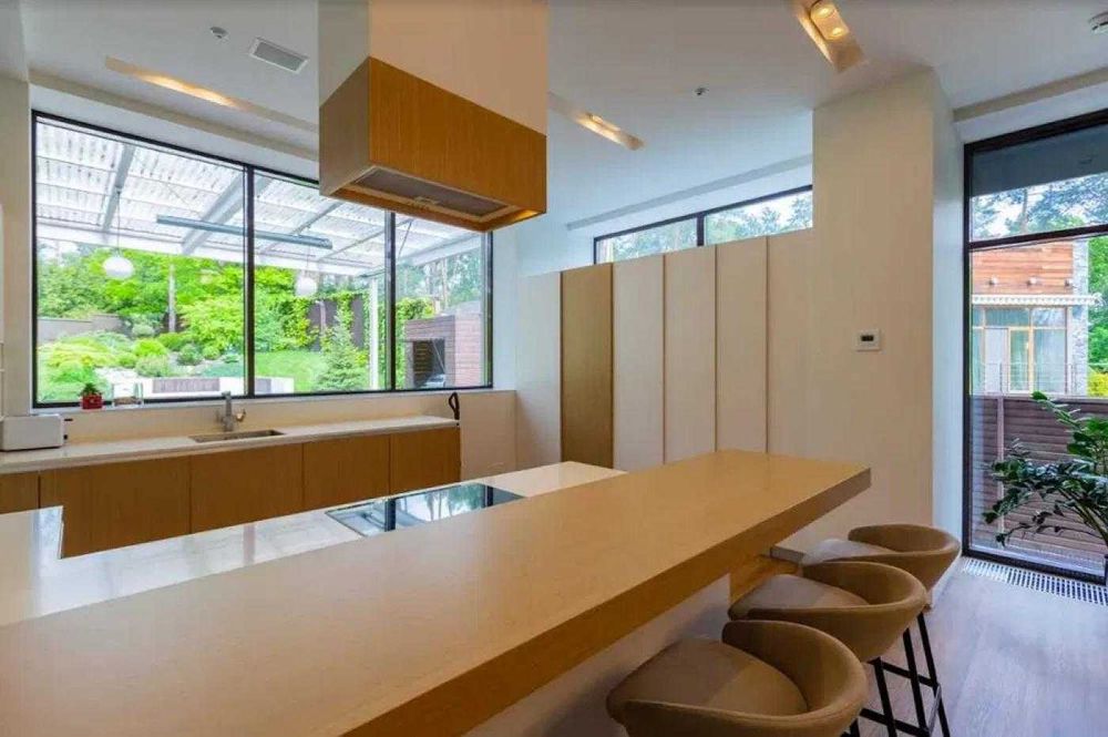 Стильний будинок 700м2 в с. Рудики, Козин Конча-Заспа