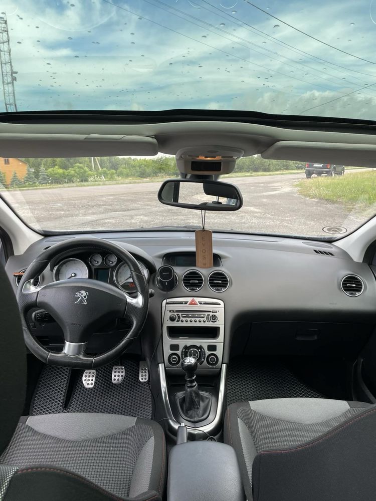Продається пежо 308sw 2011 року