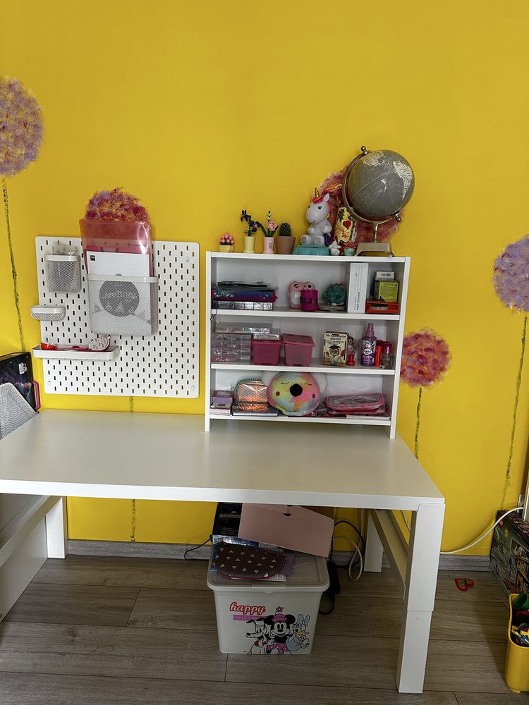 Stolik, biurko dziecience z Ikea + regal