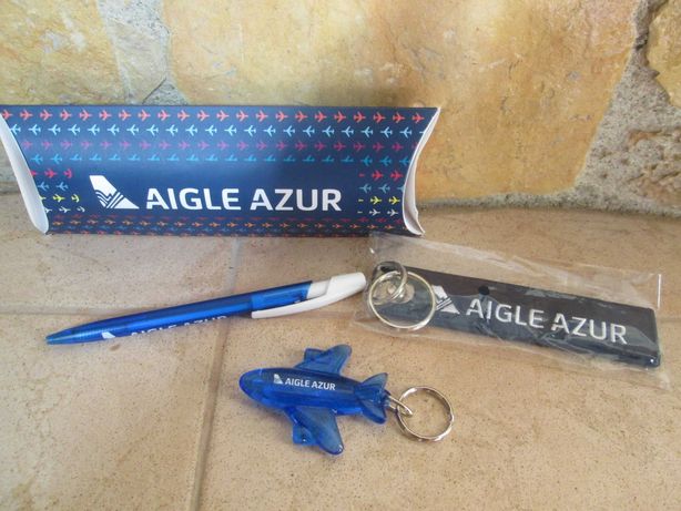 2 porta chaves + 1 caneta + caixa de transporte "Aigle Azur" - NOVO