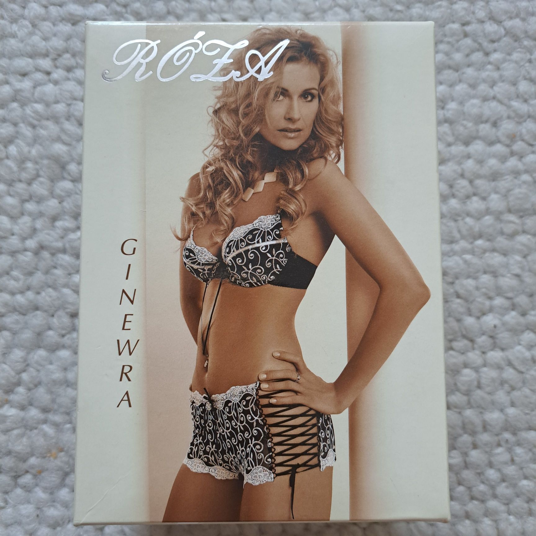 Nowy biustonosz push-up, sznurowanie 75B