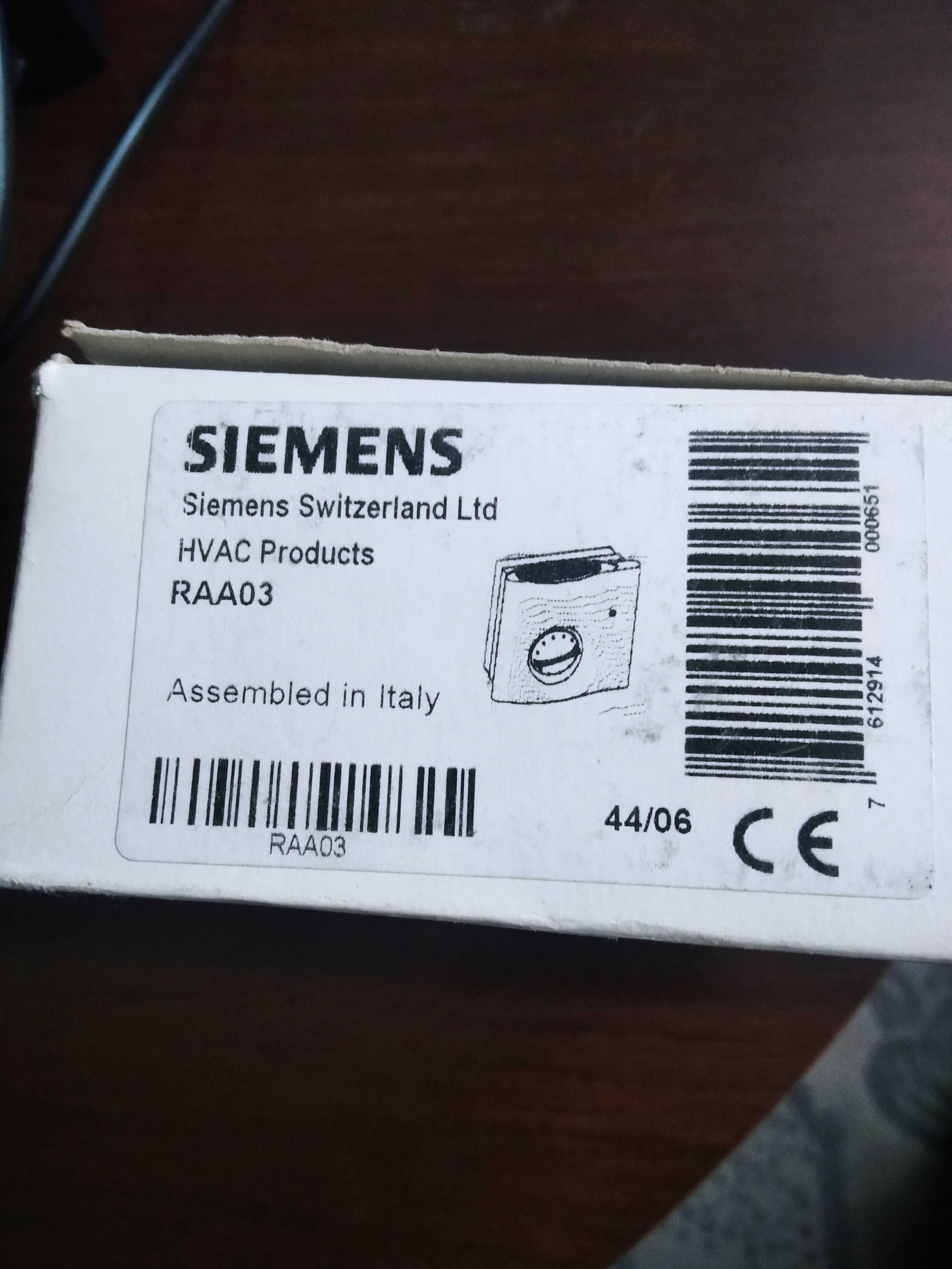 Электромеханический регулятор комнатной температуры Simens RAA03