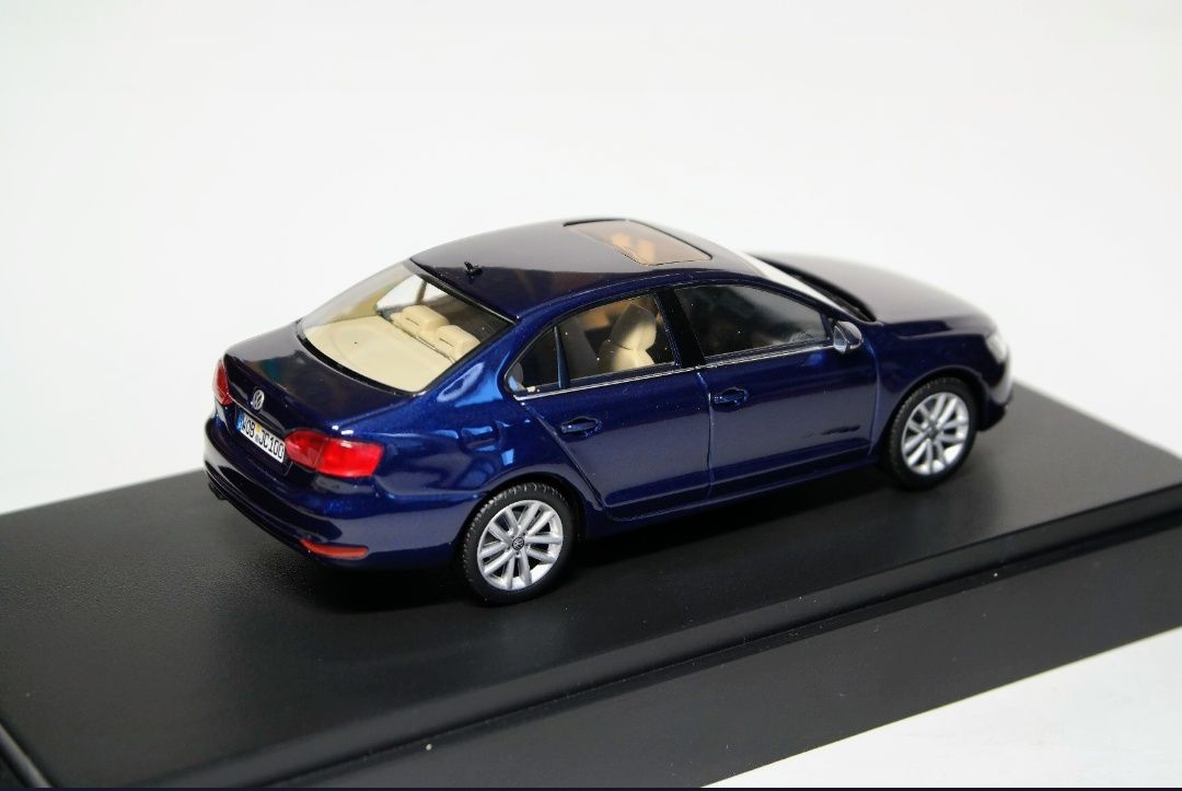 VW Volkswagen Jetta VI 2010 Blue Metallic Minichamps® skala 1:43