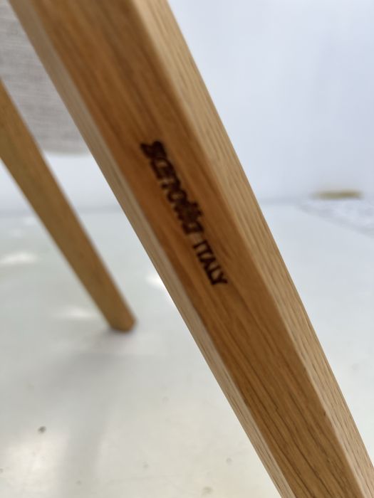 Bengaleiro Sciangai em carvalho maciço da Zanotta.