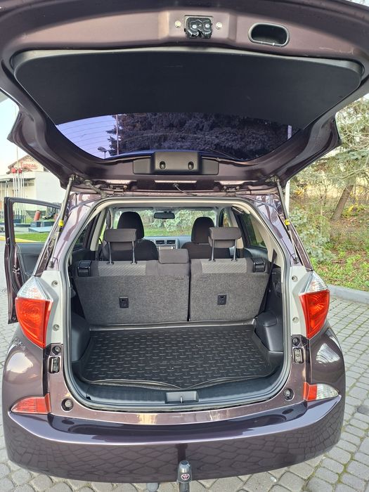 Продам свіжопригнану Toyota Verso S 2014p. Автомат.